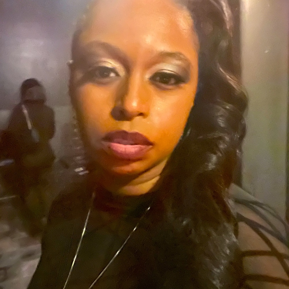 Meet your Posher, Dlorah